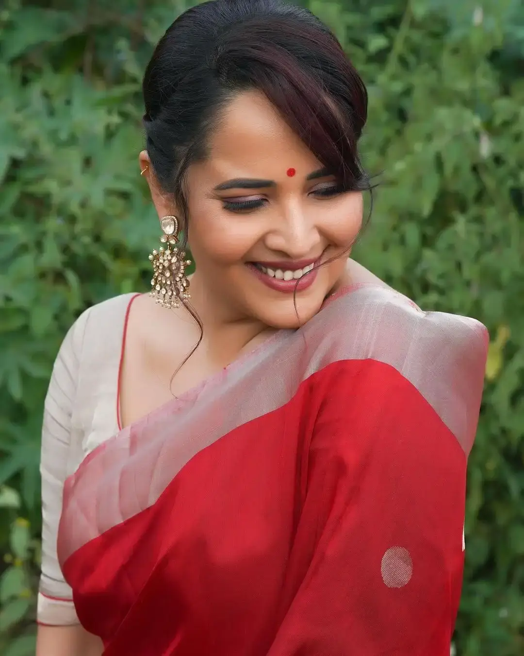 Anasuya Bharadwaj Jewellery Bangles Earrings Red Saree